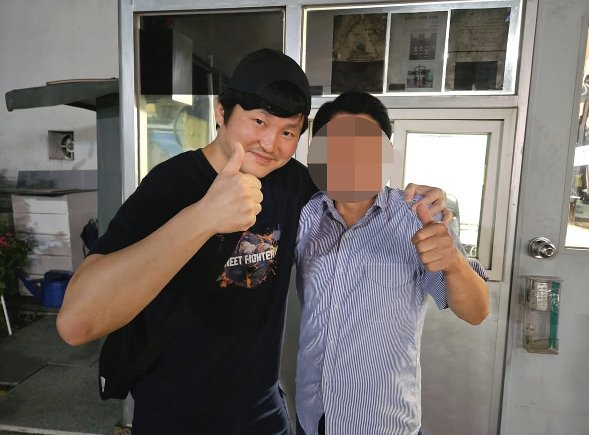 논란의 배경 좋아요 100개 이벤트