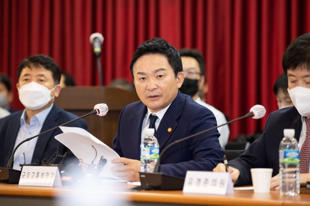 ‘GTX 우회 절대 안돼!’ 은마아파트 간다회서 국토부 원희룡 장관 ‘GTX 우회 절대 안돼!’ 은마아파트 간다회서 국토부 원희룡 장관