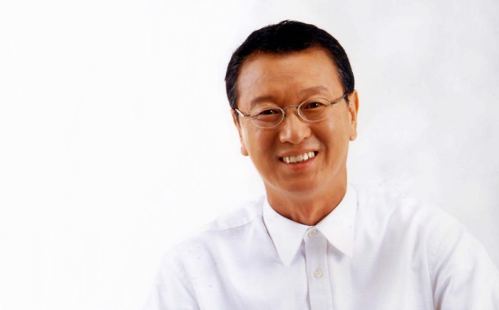개그계 거장 전유성 별세 폐기흉 악화 한국 웃음의 큰 별이 지다