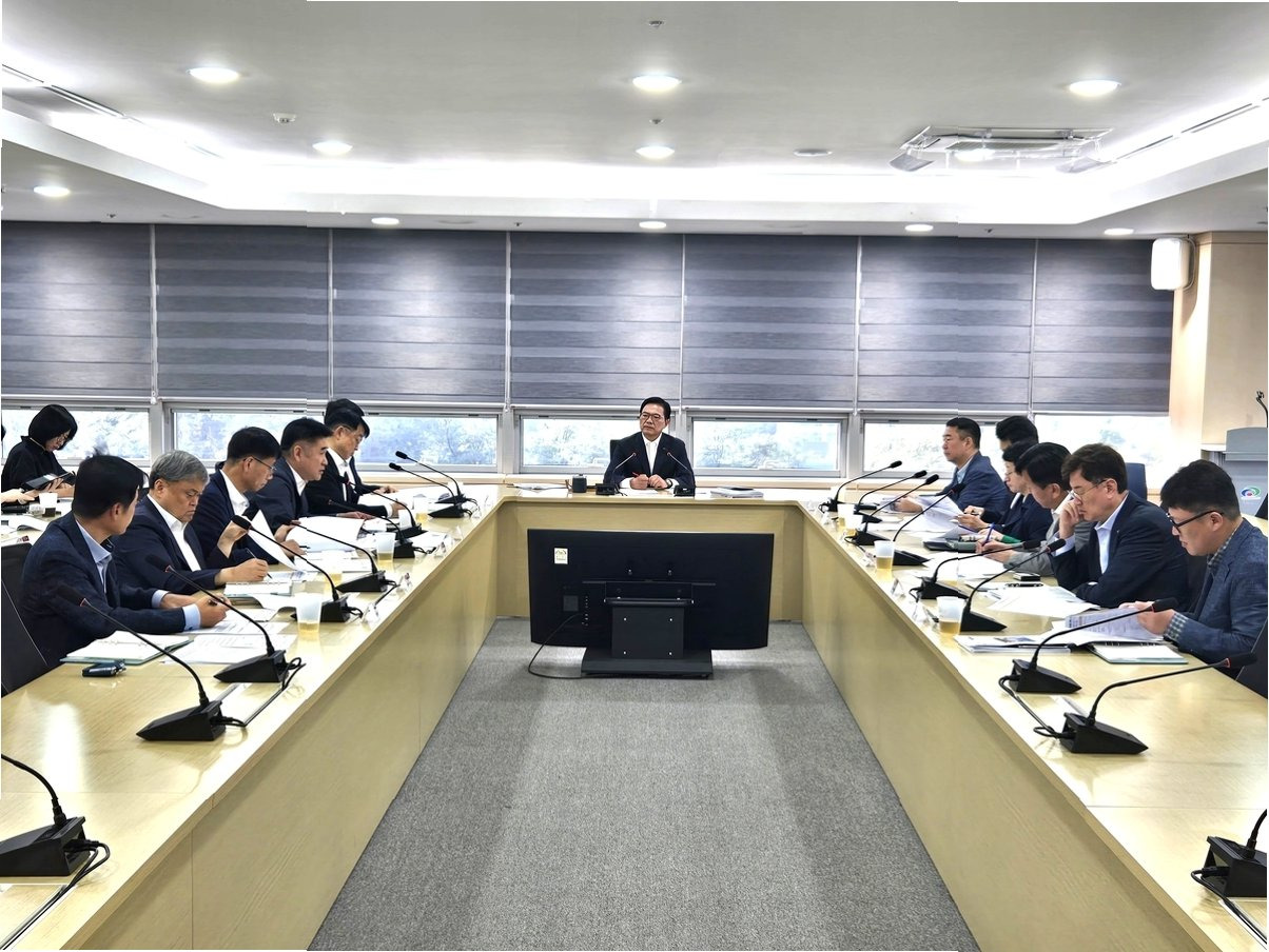 전산 마비 사태와 수기 행정의 부활 디지털 전환의 교훈